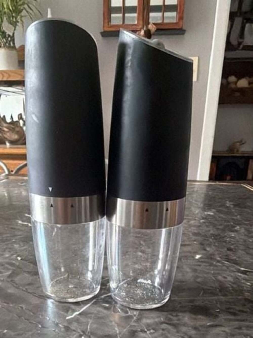 Adrinfly 9 oz. Automatic Electric Salt Pepper Grinder Shakers